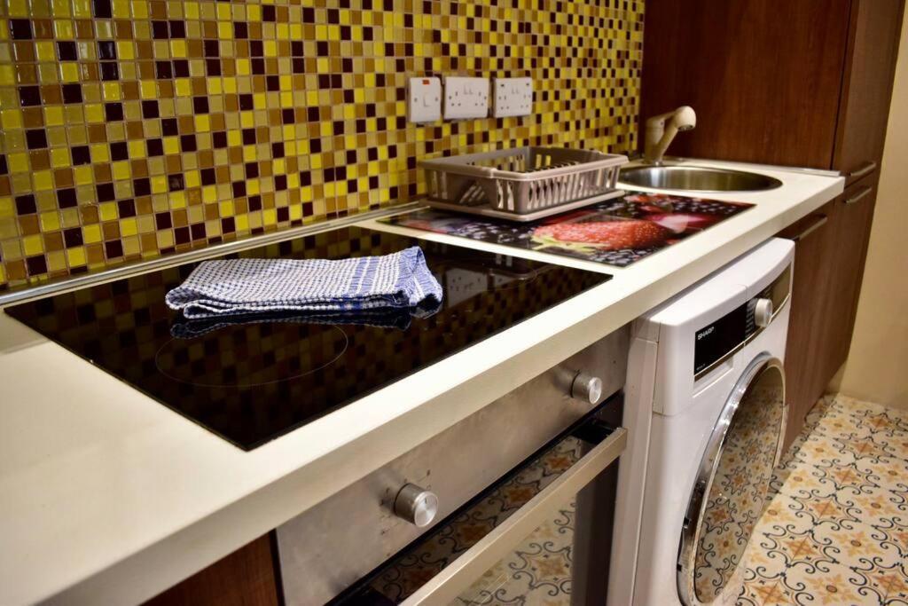 City Centre Pied-A-Terre Near Food Market And Walking Distance To Bus Terminus Валета Екстериор снимка