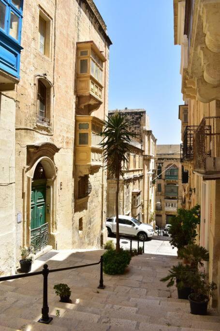 City Centre Pied-A-Terre Near Food Market And Walking Distance To Bus Terminus Валета Екстериор снимка
